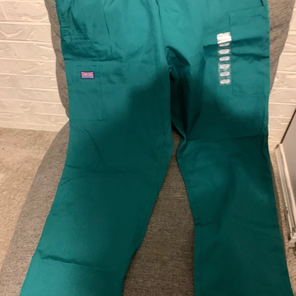 Dark green Cherokee Workwear scrub pants- medium petite